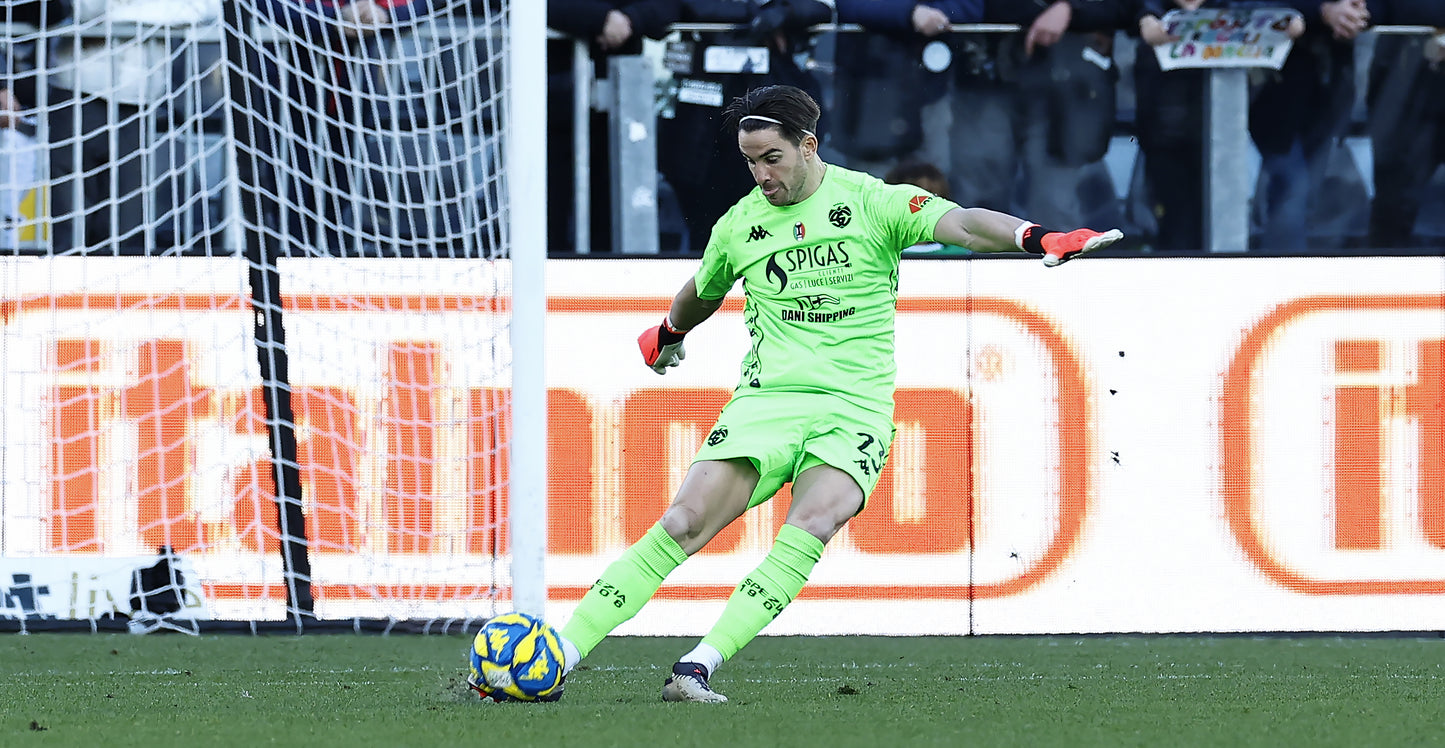 Away Match Goalkeeper Jersey Kombat Pro 23/24
