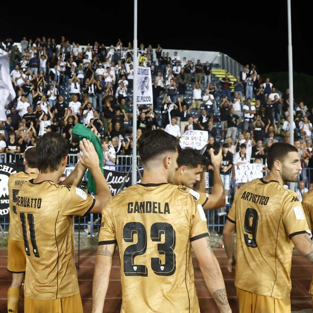 Home Match Jersey Kombat 23/24