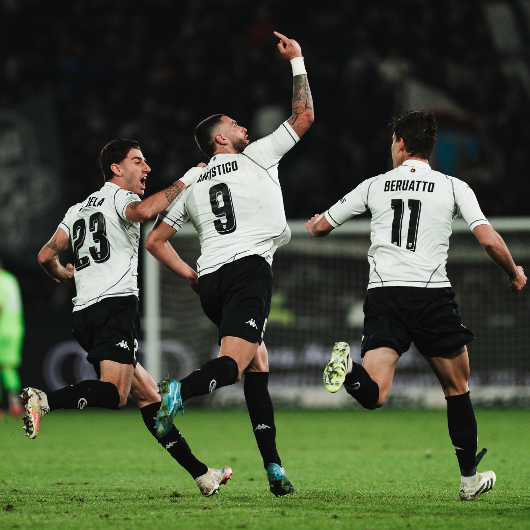 Home Match Jersey Kombat 23/24