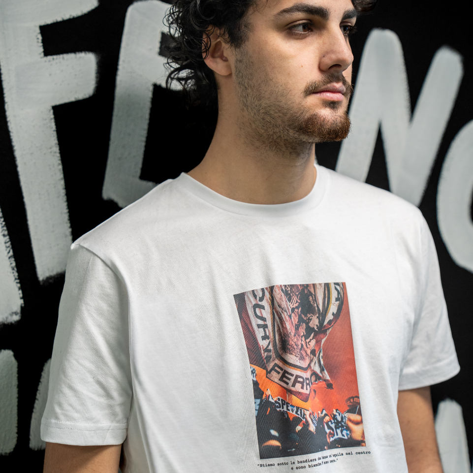 T-shirt Tacchettee "Stiamo sotto le bandiere"